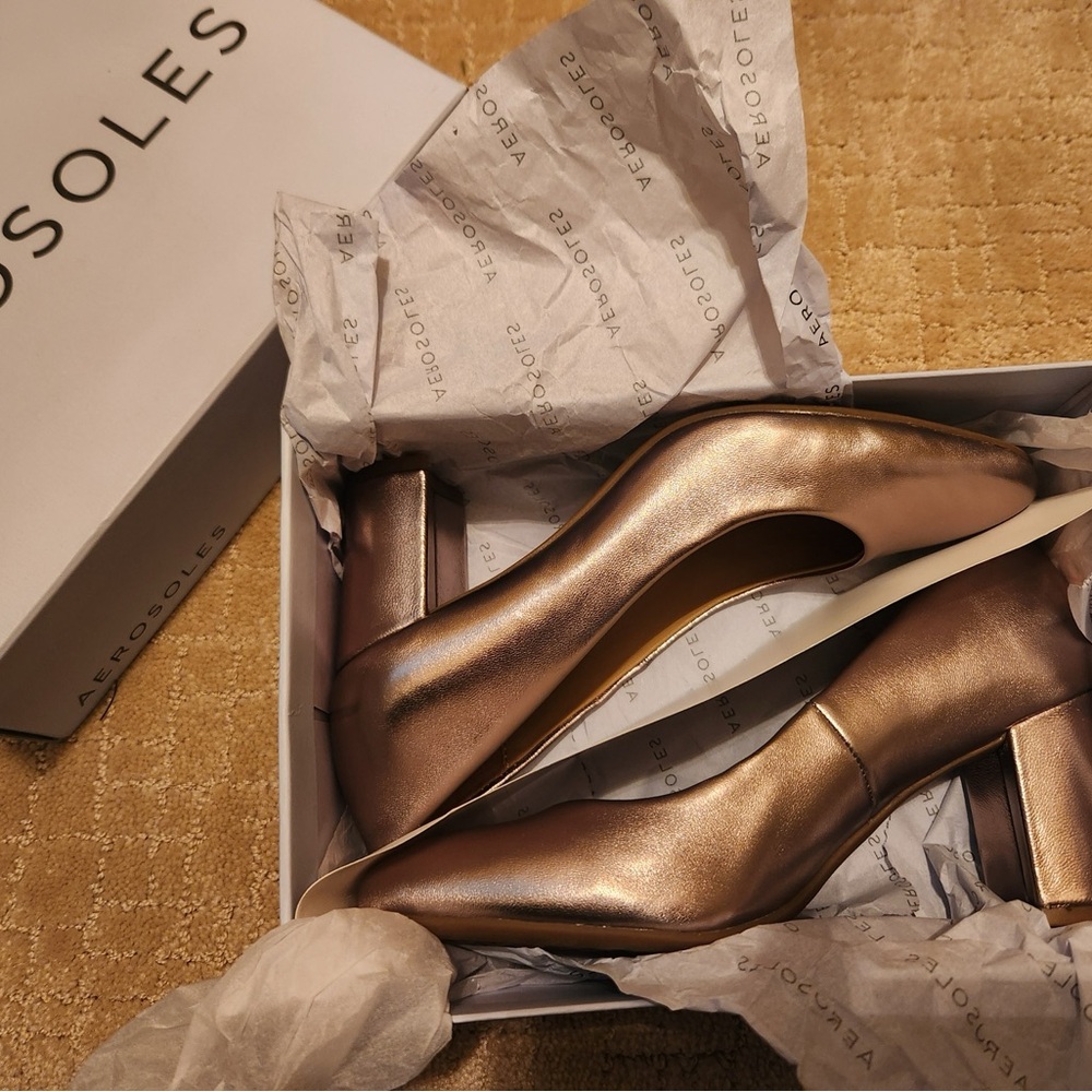 AEROSOLES Women's Bronze Heels